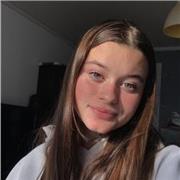 Je suis un professeur particulier qui donne des cours de soutiens scolaire ludique, de niveau collège ou primaire