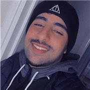 Profesor de francés imparte clase a niñoa de todas edades