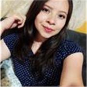 La profesora imparte clases a niños de todas las edades