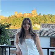 Profesora de apoyo escolar para estudiantes de primaria y secundaria