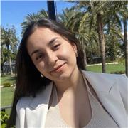 Doy clases particulares de inglés. Mi idea es ayudar a matizar el acento, mejorar la gramática y convertirse en un pro del inglés