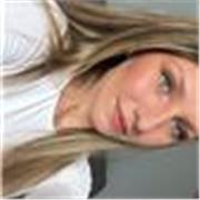 Graduada en geografía y apta para todas las edades.