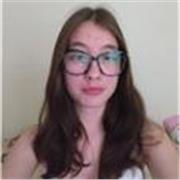 Estudiante de bachillerato capacitada para dar classes de primaria.