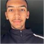 Prof à distance qui donne des cours de soutien en mathématiques.