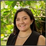 Normalista superior, graduada y próximamente licenciada en ciencias sociales