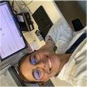 Médico con experiencia en docencia universitaria (cursillos de anatomía e histología). 
