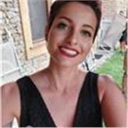 Studentessa universitaria con certificazioni di conoscenza avanzata della lingua inglese offre lezioni e lavori di traduzione