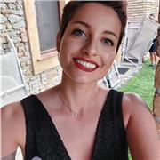 Studentessa universitaria con certificazioni di conoscenza avanzata della lingua inglese offre lezioni e lavori di traduzione