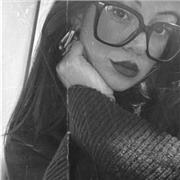 Studentessa impartisco lezioni per bambini di scuola elementare