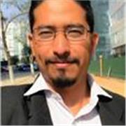 Maestro con amplia experiencia en sectores empresariales y tecnológicos