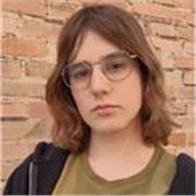 Profesora de informática altamente capacitada con mucha paciencia