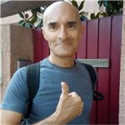 Soy profesor y traductor nativo de Italiano, doy clases grupales y particulares, presenciales y virtuales por Skype