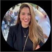 Profesora Graduada en Humanidades y Traducción e Interpretación, cuento con tres másteres y amplia experiencia en el sector.