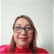 Me defino como una docente que capta como enseñar a cada alumno. Todos son distintos. Se debe focalizar  en las necesidades.