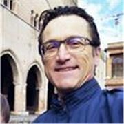 Larga esperienza sul campo giuridico-economico, attitudine a spiegare in modo semplice anche  le cose complicate.