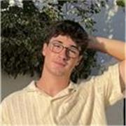 Soy un chico universitario de 18 años, con muchas ganas de enseñar 