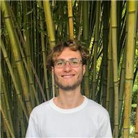 Étudiant en Université donnant des cours de maths et logique mathématiques de l'école primaire au lycée à Aix-en-Provence