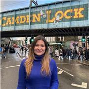 Maestra de apoyo escolar especializada en clases para niños de forma presencial