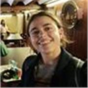 Universitaria de 1º de carrera, con un nivel B2, y experiencia como profesora particular de español. 