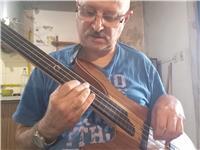 Clases de bajo electrico on line. egresado de empa. 28 años en la docencia. toque con varios artistas: j calamaro, s mihanovich y otros