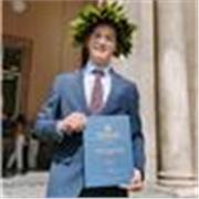 Laureato in Economia Aziendale impartisce lezioni private a studenti. 
