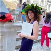 Laureata in lettere impartisce lezioni di RECUPERO di Italiano e Materie umanistiche