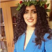 Laureata in scienze politiche e relazioni internazionali presso l'Università degli studi di Bari Aldo Moro, impartisce lezioni private per tutti i gradi d'istruzione (elementari, medie e superiori) e per la preparazione di esami universitari
