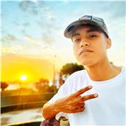 Profesor de Fisica imparte clases para niños de todas las edades