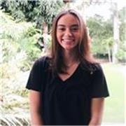 Profesora de inglés con formación en humanidades, comunicación y medios. Estudié en el Reino Unido y hablo inglés y español