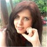 Donna madrelingua italiano impartisce lezioni di italiano a stranieri
