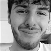 Etudiant donne cours de soutien