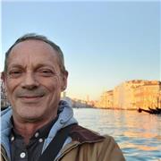 Je me presente en tant que tuteur français