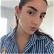 Profesora de inglés multilingüe, formada en entorno académico angloparlante desde pequeña, estudiante de IE University Madrid