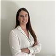 Sono un’insegnate seria e competente. Amo il diritto e spero di trasmettere ai miei studenti questa passione.  