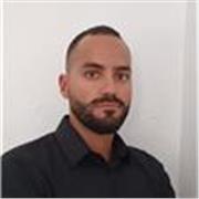 Soy Ahmad, estudiante de tercer año en arquitectura naval e ingeniería marítima y con experiencia previa en la enseñanza de asignaturas relacionadas con ciencia