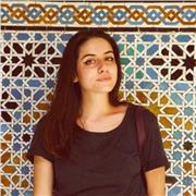 Laureata triennale in Lingue e Civiltà orientali, specializzata nella lingua cinese impartisce lezioni di livello base/intermedio