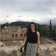 Me defino como una maestra en formación, con mucha vitalidad e ilusión por la educación. Podría dar clase a niños de primaria, ESO