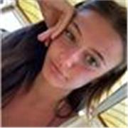 Studentessa dell’Università di Economia aziendale, diplomata presso il liceo scientifico