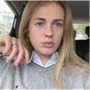 Estuve dando clases a niños de primaria un tiempo y a parte doy clases de montar a caballo a niños y niños con discapacidades