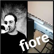 Diplomato al conservatorio ,Maestro di canto con esperienza trentennale nel mondo dello spettacolo, impartisce lezioni di canto