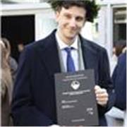 Ragazzo laureto in intirior design con tesi in storia de arte in zona Castiglione delle Stiviere anche online 
