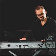 Professeur de piano donne des cours particuliers à domicile. A l'écoute de vos exigences j'enseigne pour tout âge et tout niveau