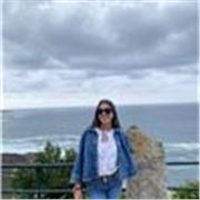 Soy una chica estudiante de universidad. Doy clases particulares a niños de la ESO y primaria. 2 años de experiencia