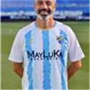 Profesor titulado de futbol con más de 15 años de manera profesional y 40 dedicados al deporte,en concreto al mundo del futbol