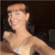 Soy Marta y tengo 22 años, soy una persona atenta, empática y cariñosa, además me gustan muchos los niños