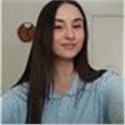 Profesora de inglés con inglés avanzado para niños