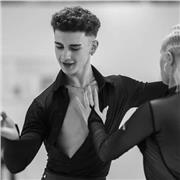 Aprende a Bailar: Clases de Baile Latinoamericano con un Campeón Internacional