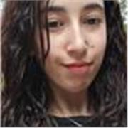 Ho un dottorato di ricerca in scienze alimentari e insegno materie tecniche come scienze della vita e chimica, e anche lingue come