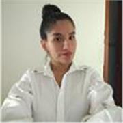 Profesora de Psicología imparte clases para conocer sobre la Psicología en adolescentes