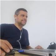 Profesor licenciado en Filosofía y Letras y con la especialidad en Francés. 